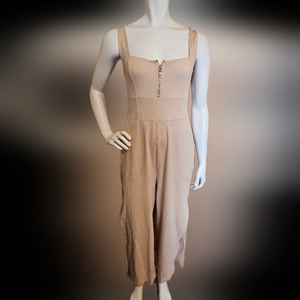 💛 11. Guess Size Medium Jumpsuit